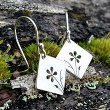 Load image into Gallery viewer, Diamond Flower Earrings