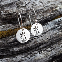 Load image into Gallery viewer, Flower Earrings